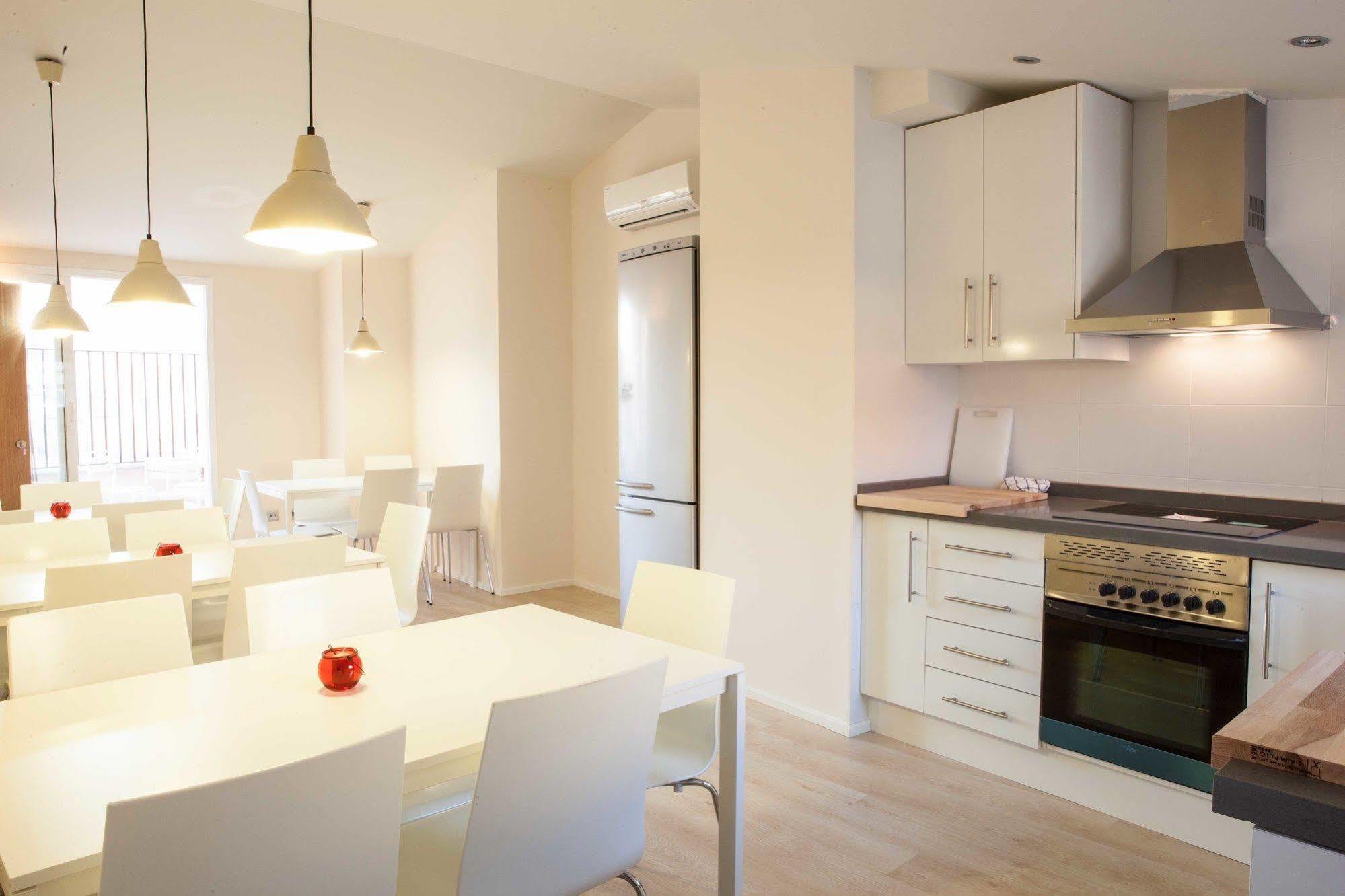 Hulot B&B Valensiya Restoran fotoğraf